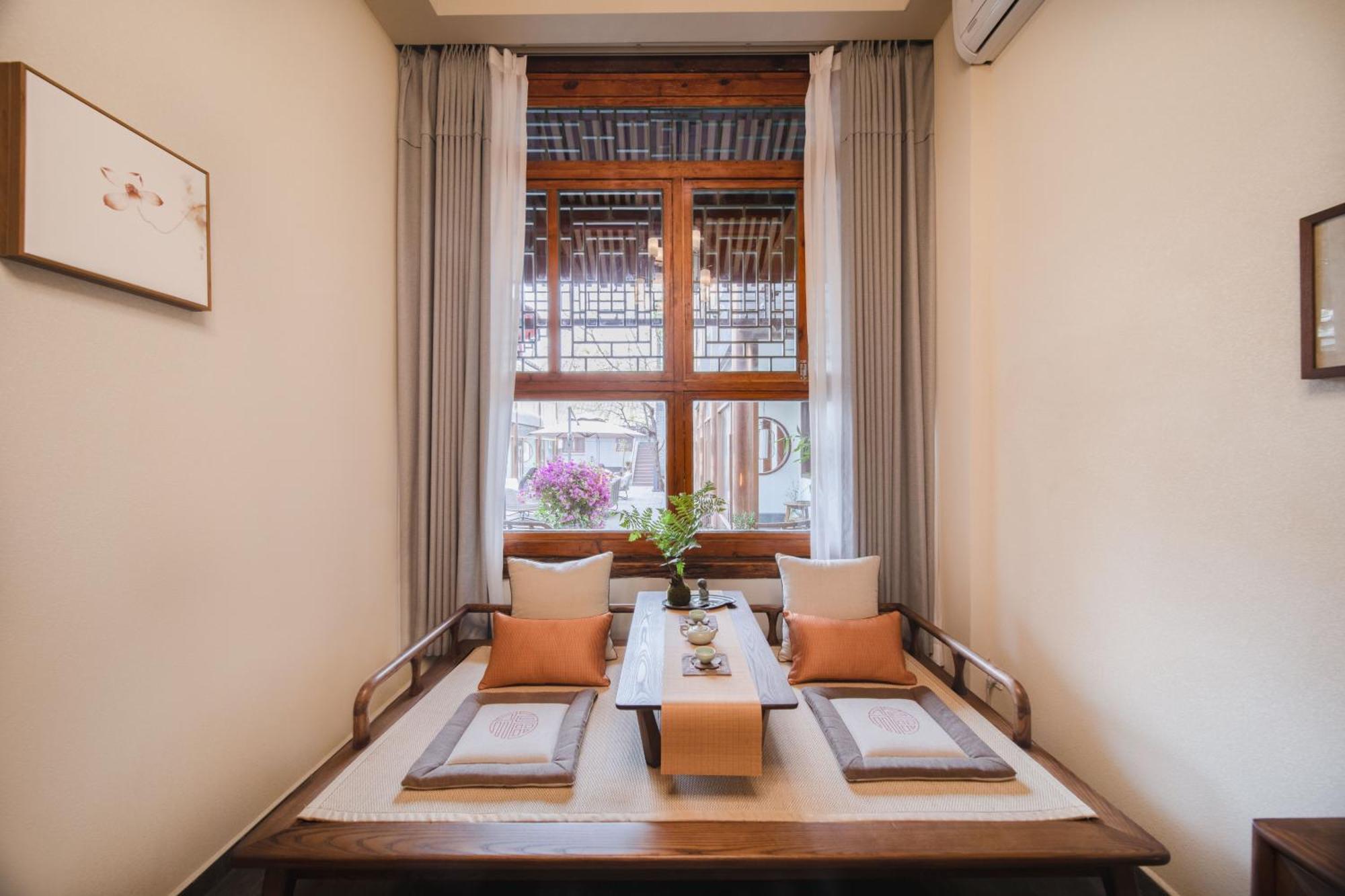 Отель Guipu Beihai Courtyard